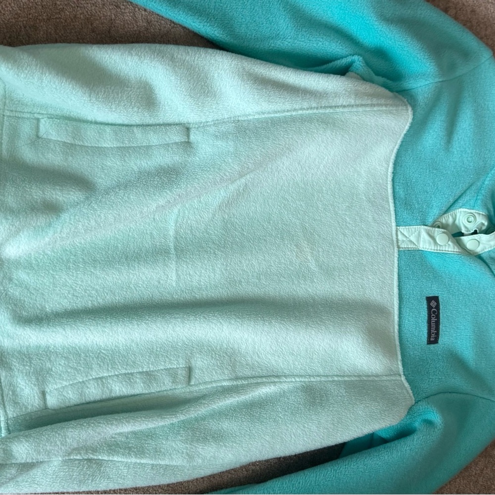 Columbia Women's Light Green Crew Neck Sweater